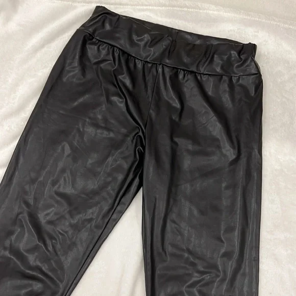 Faux leather leggings - Picture 2 of 3